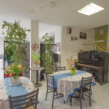 Отель Deutsche Familien Финале Лигуре
