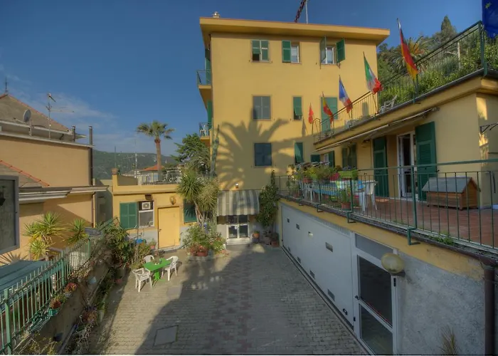 Szálloda Deutsche Familien Finale Ligure